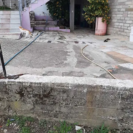 Garufalia * Peshkepi e Poshtme