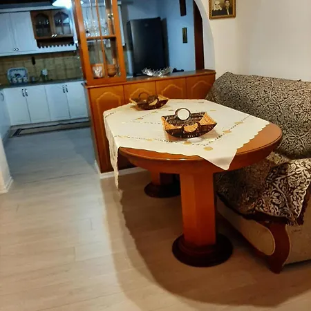 Apartament Garufalia *