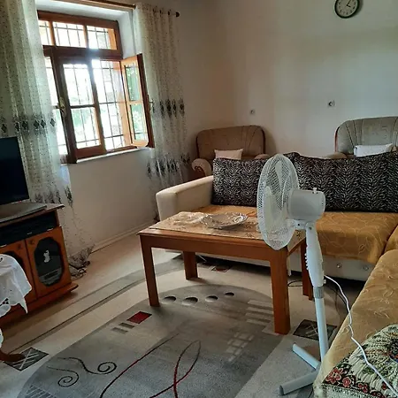 Garufalia * Peshkepi e Poshtme