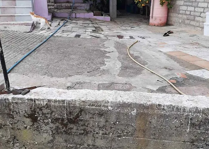 Garufalia * Peshkepi e Poshtme