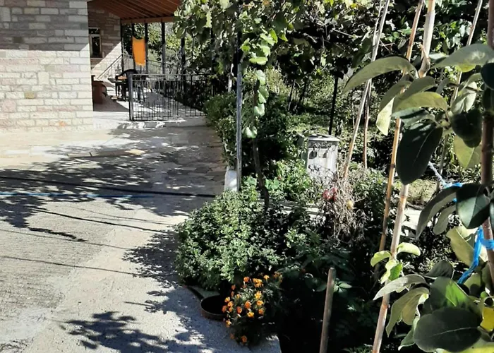 Garufalia * Peshkepi e Poshtme